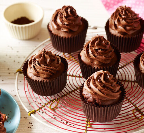 Easy Chocolate Cupcakes with Icing Recipe